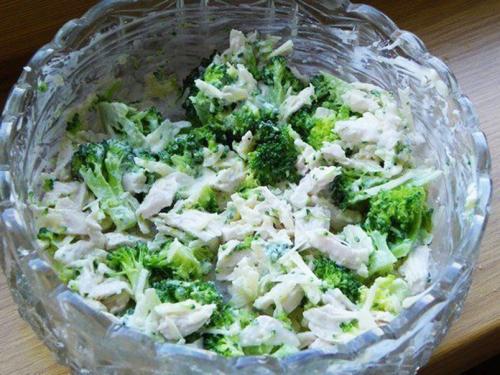 Низкокалорийный салат с куриной грудкой. Ешь и худей: 5 диетических салатов с куриной грудкой