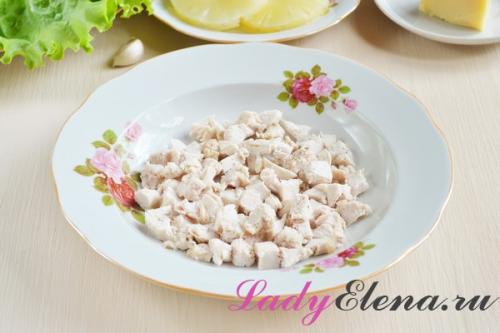 Салат с курицей и ананасами. Салат с курицей и ананасом