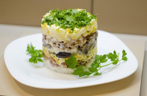 Низкокалорийный салат с куриной грудкой. Ешь и худей: 5 диетических салатов с куриной грудкой