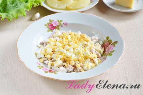 Салат с курицей и ананасами. Салат с курицей и ананасом