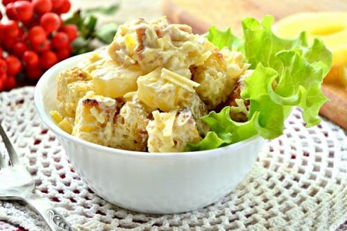 Салат с курицей и ананасами. Салат с курицей и ананасом
