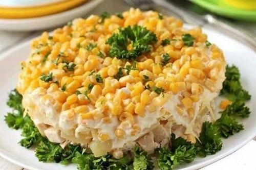 Салат с курицей и ананасами. Салат с курицей и ананасом