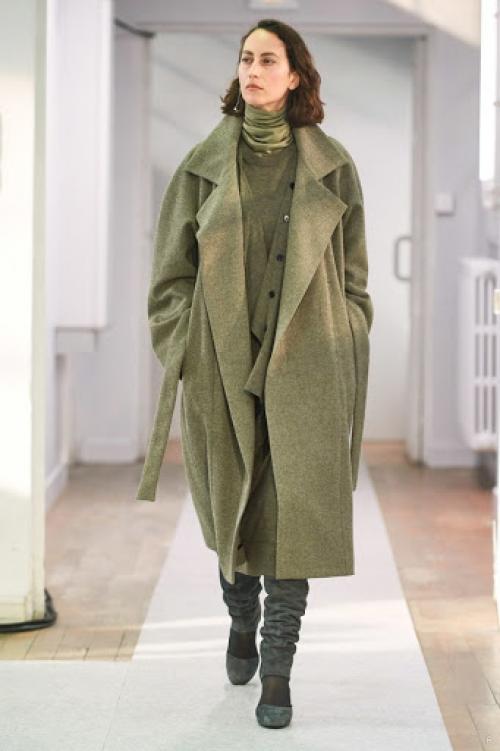 Модный лук осень 2019 женский. Уличная мода осень-зима 2019-2020 для женщин 19 Модный лук осень 2019 женский. Уличная мода осень-зима 2019-2020 для женщин 19