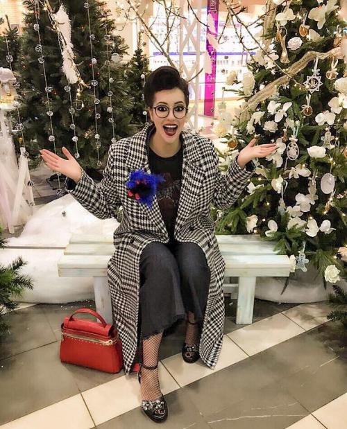 Катя Гершуни стрижка. Ведущая программы «На 10 лет моложе» Катя Гершуни поделилась с поклонниками неудачным экспериментом со своей внешностью. Она опубликовала в Инстаграме образ, который вызвал волну негодование среди пользователей Сети. 07 Катя Гершуни стрижка. Ведущая программы «На 10 лет моложе» Катя Гершуни поделилась с поклонниками неудачным экспериментом со своей внешностью. Она опубликовала в Инстаграме образ, который вызвал волну негодование среди пользователей Сети. 07