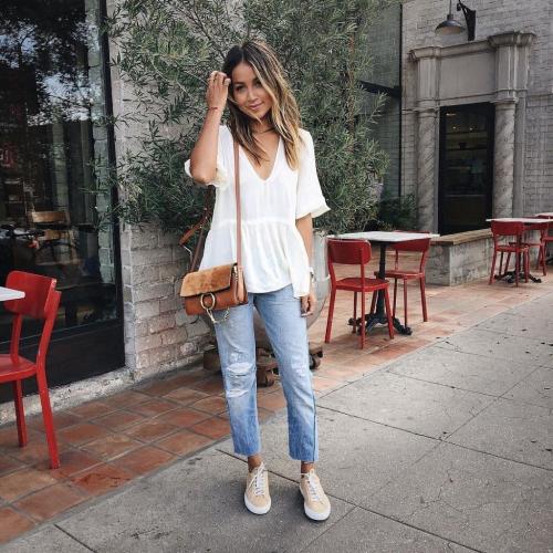 Розовые кроссовки с чем носить. С чем носить розовые кеды