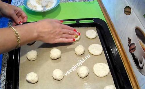 Тонкое и хрустящее печенье с кунжутом