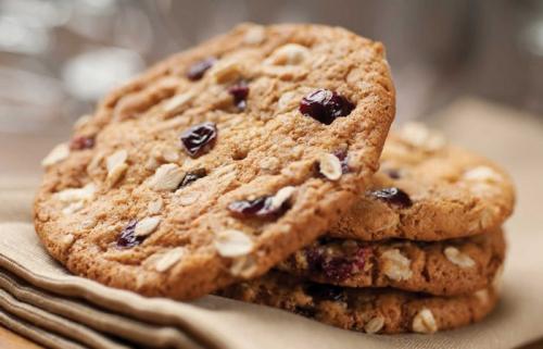 Овсяное печенье с вишней без муки. Овсяное печенье с вишней: рецепт с фото