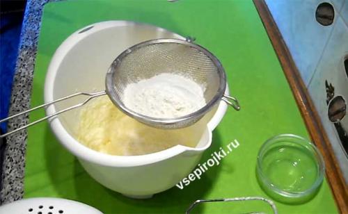 Тонкое и хрустящее печенье с кунжутом
