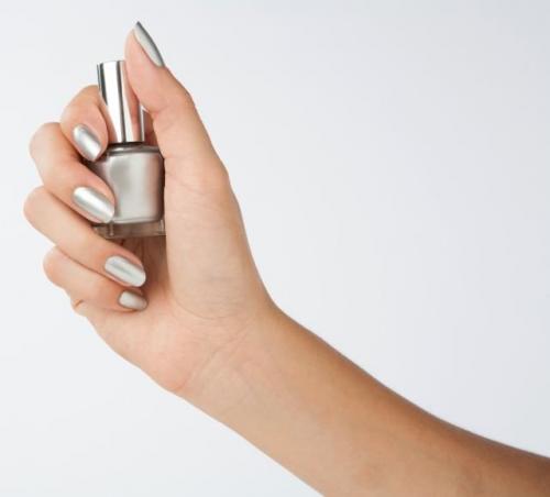 Стальной цвет ногтей. Тренд: необычный маникюр «металлик»