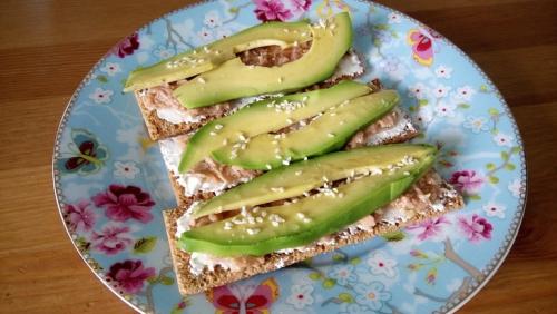 Перекус с хлебцами. Диетические бутерброды с хлебцами – 6 полезных рецептов