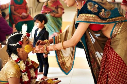 Как в Индии женятся. В Индии девушка может выйти замуж за дерево! Такое бракосочетание практикуется, когда есть серьезные препятствия для вступления девушкой в обычный брак. 06 Как в Индии женятся. В Индии девушка может выйти замуж за дерево! Такое бракосочетание практикуется, когда есть серьезные препятствия для вступления девушкой в обычный брак. 06