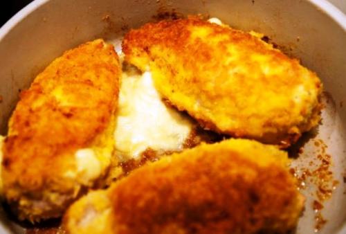 Куриная грудка с сыром на сковороде