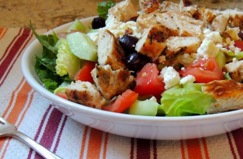 Низкокалорийный салат с куриной грудкой. Ешь и худей: 5 диетических салатов с куриной грудкой