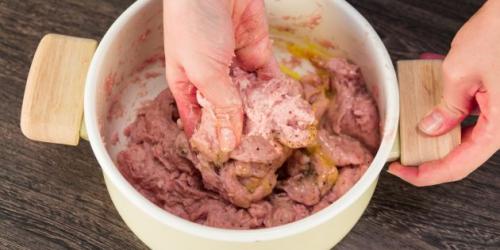 Домашние колбаски из фарша. Приготовление