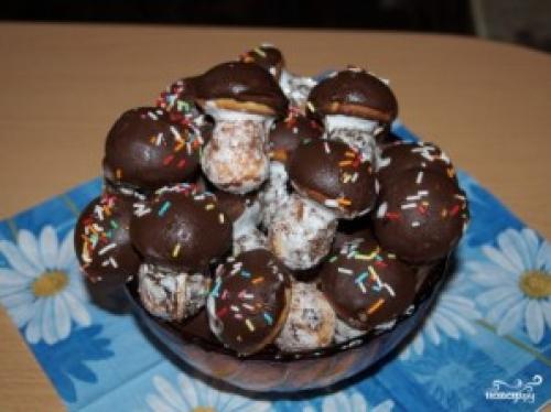 Печенье в форме грибочки. Печенье "Грибочки" в формочке