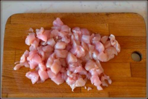 Куриная грудка с грибами, приготовленная в мультиварке