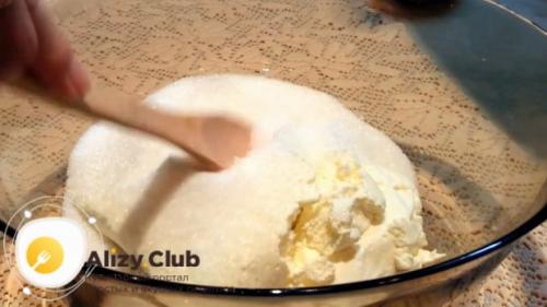 Шарлотка с творогом на кефире. Шарлотка с яблоками и творогом в мультиварке