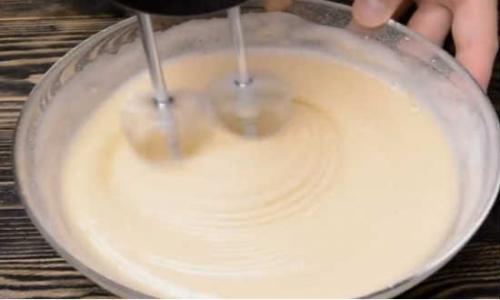 Творожно яблочная шарлотка. Шарлотка с яблоками и творогом на кефире