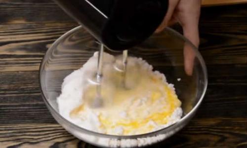 Творожно яблочная шарлотка. Шарлотка с яблоками и творогом на кефире