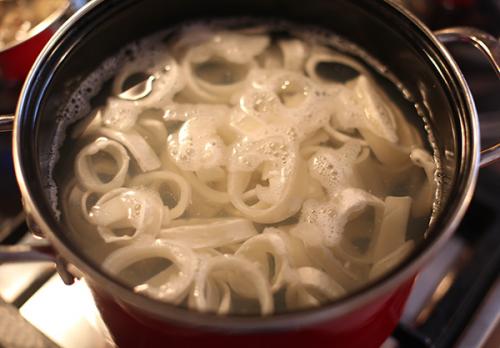 Низкокалорийный салат из кальмаров. Низкокалорийный салат с кальмарами