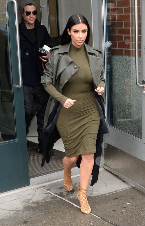 С чем носить платье миди осенью. С чем и куда носить длинное вязаное платье-водолазку 06 С чем носить платье миди осенью. С чем и куда носить длинное вязаное платье-водолазку 06