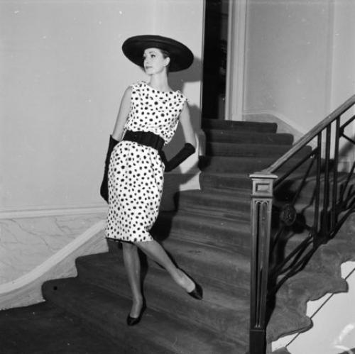 С чем носить платье миди осенью. С чем и куда носить длинное вязаное платье-водолазку 09 С чем носить платье миди осенью. С чем и куда носить длинное вязаное платье-водолазку 09