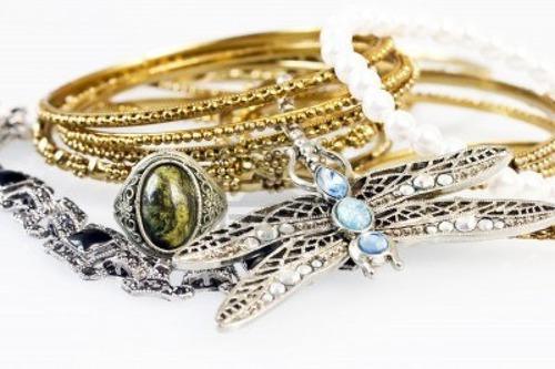 Бижутерия покраснела. Как очистить украшения и бижутерию?