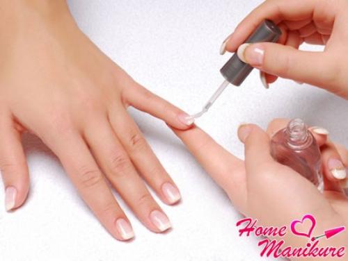 Топ для ногтей, что это такое. Значимость базового и топового покрытия в маникюре