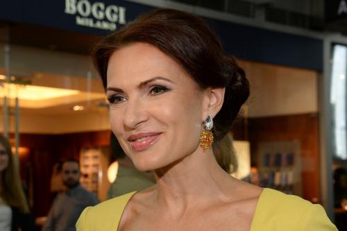 Звезды которые выглядят старше своих лет. 10 российских звезд, которые выглядят старше своего возраста