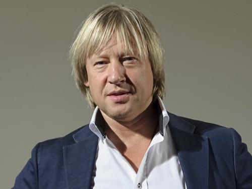 Звезды которые выглядят старше своих лет. 10 российских звезд, которые выглядят старше своего возраста