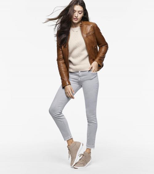 Как носить джинсы с кроссовками женщинам. Джинсы и брюки