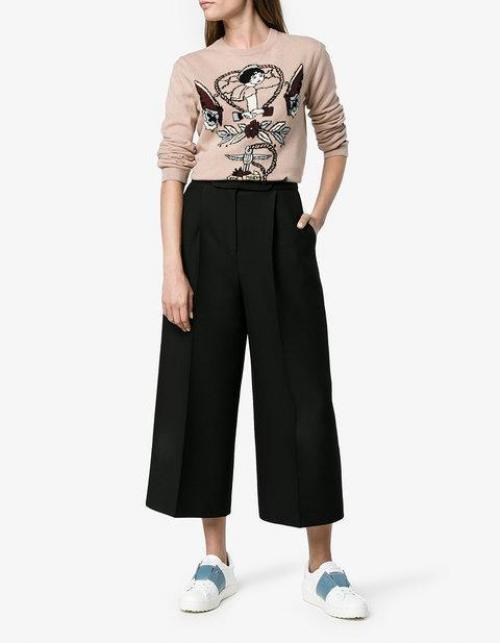 Как носить джинсы с кроссовками женщинам. Джинсы и брюки