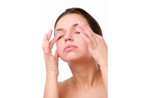 Как убрать мешки под глазами утром. Мешки под глазами: причины появления