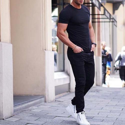 Какие джинсы сейчас в моде мужские. Что еще будет в трендах в ближайшее время?