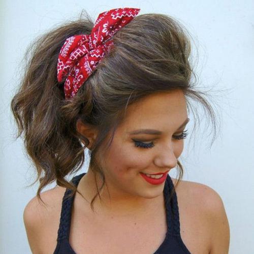 Как завязать бандану на распущенные волосы. Прически с банданой