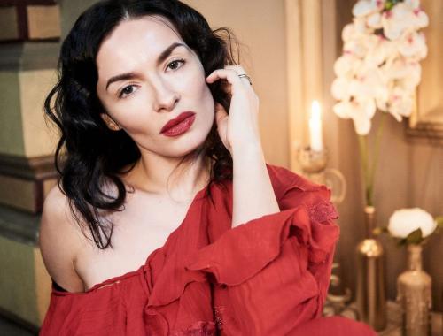 Звезды которые выглядят старше своих лет. 10 российских звезд, которые выглядят старше своего возраста