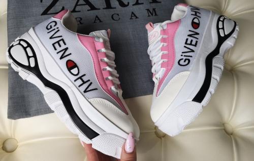 С чем носить зимние кроссовки 2020. Самые модные кроссовки в 2020 – фото-обзор новинок