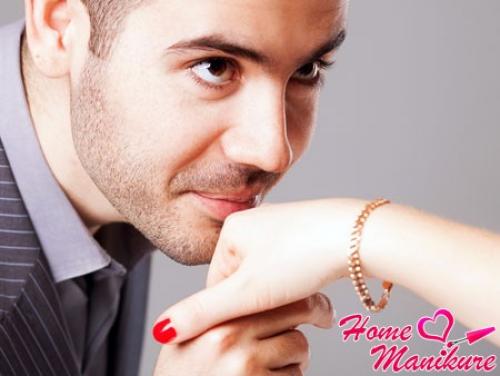 Какие ногти нравятся мужчинам после 45 лет. Какой маникюр нравится мужчинам
