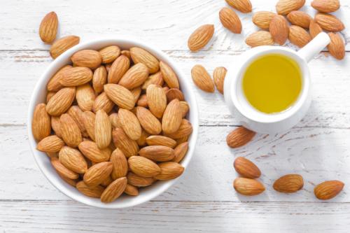 Миндальное масло для тела. 10 способов применения миндального масла о которых вы не знали