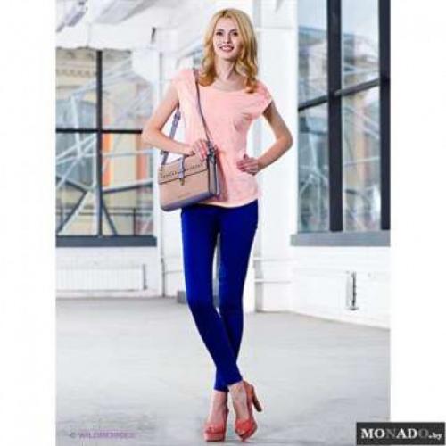 С чем носить синие. С чем носить женские синие брюки?