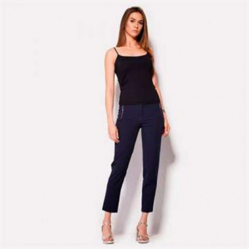 С чем носить синие. С чем носить женские синие брюки?