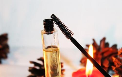 Как отрастить брови гуще. Натуральные масла для бровей