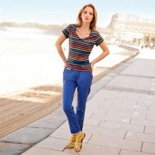 С чем носить синие. С чем носить женские синие брюки?