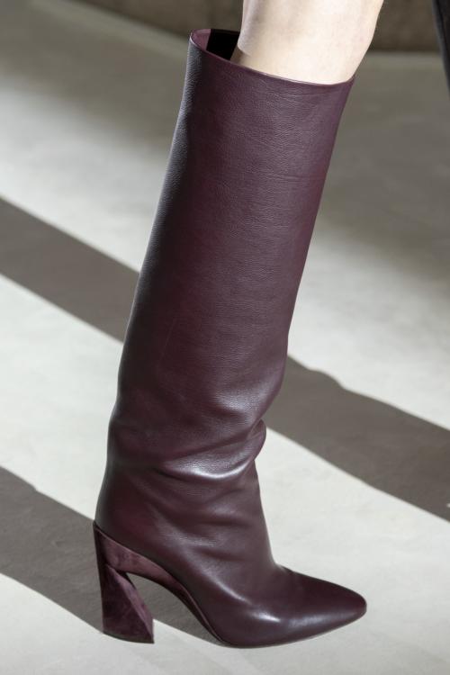 Какие сапоги в моде зимой. Выбираем правильные сапоги: какой должна быть самая трендовая обувь зимы 2020 14 Какие сапоги в моде зимой. Выбираем правильные сапоги: какой должна быть самая трендовая обувь зимы 2020 14