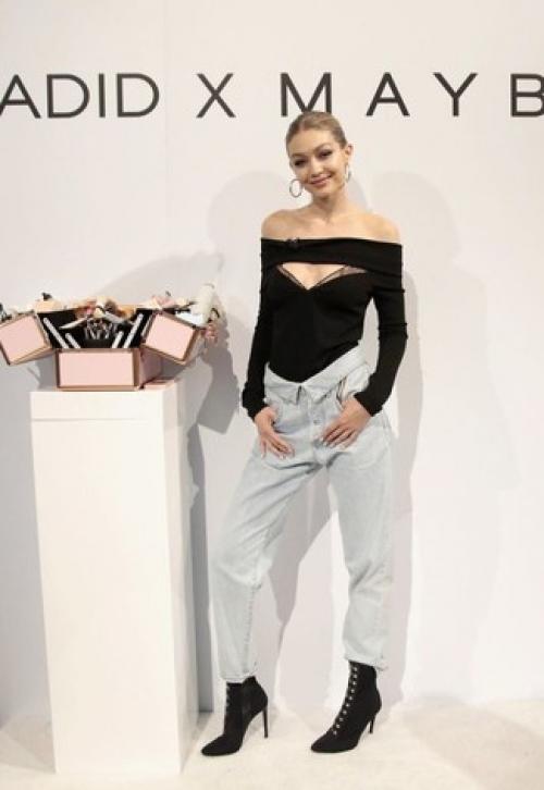 Лук с серыми джинсами. С чем носить 14 Лук с серыми джинсами. С чем носить 14