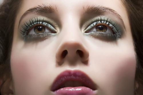 Как удалить волосы между бровями навсегда в домашних условиях. Как избавиться от сросшихся бровей