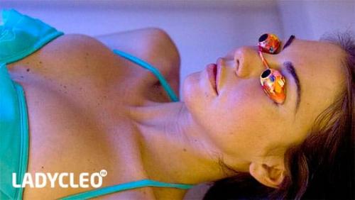 Как загорать в солярии вертикальном. Виды солярия 01