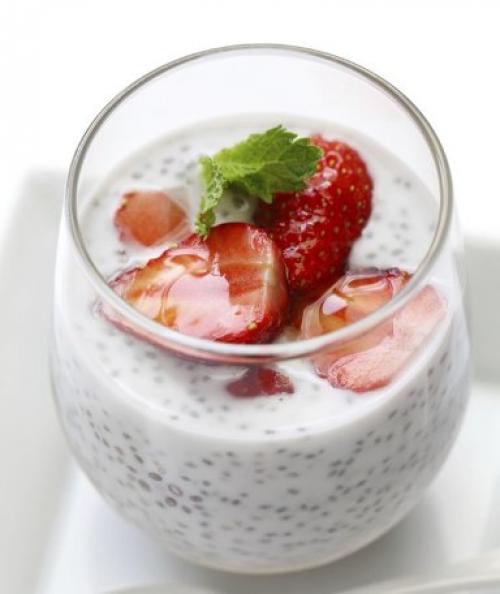 Как есть семена чиа с йогуртом. Йогурт с Чиа, ягодами и овсянкой