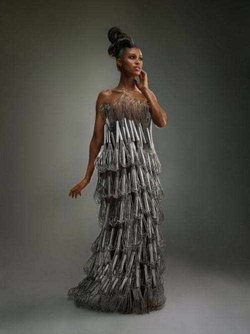 Проект подиум платья из подручных материалов. Как сделать платье из мусорных пакетов и фольги своими руками