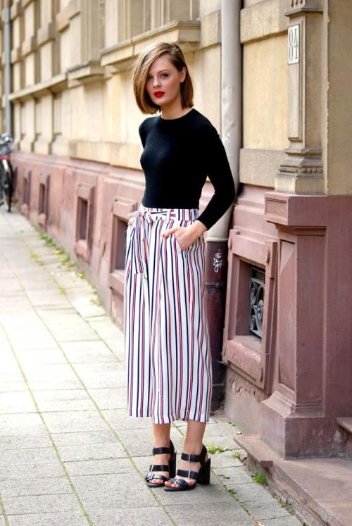 Брюки в полоску с чем носить. Как выбрать и с чем носить 28 Брюки в полоску с чем носить. Как выбрать и с чем носить 28